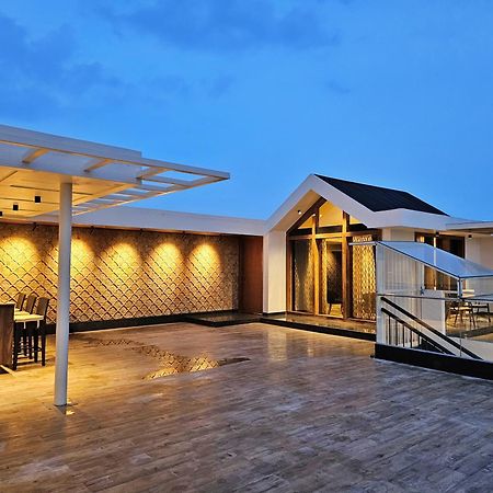 דירות העיר בנגלור The Pentouz On 100 Feet Road Indiranagar - An Urban Luxury Retreat מראה חיצוני תמונה