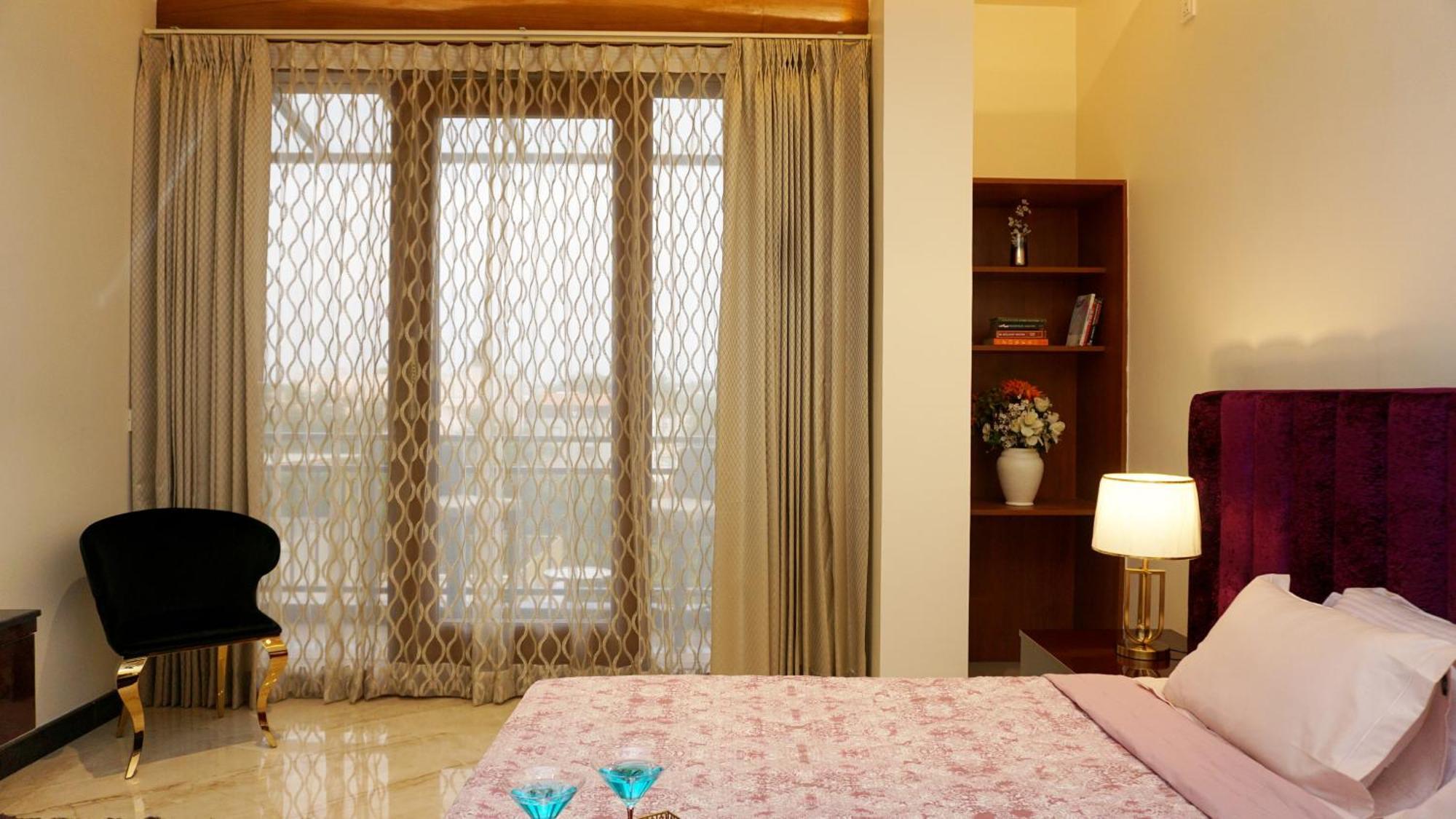דירות העיר בנגלור The Pentouz On 100 Feet Road Indiranagar - An Urban Luxury Retreat מראה חיצוני תמונה