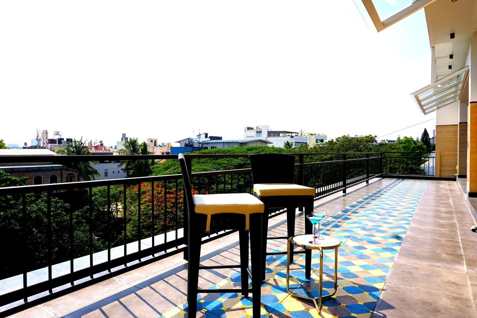 דירות העיר בנגלור The Pentouz On 100 Feet Road Indiranagar - An Urban Luxury Retreat מראה חיצוני תמונה