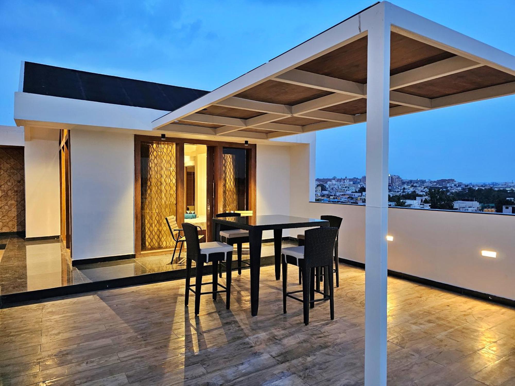 דירות העיר בנגלור The Pentouz On 100 Feet Road Indiranagar - An Urban Luxury Retreat מראה חיצוני תמונה