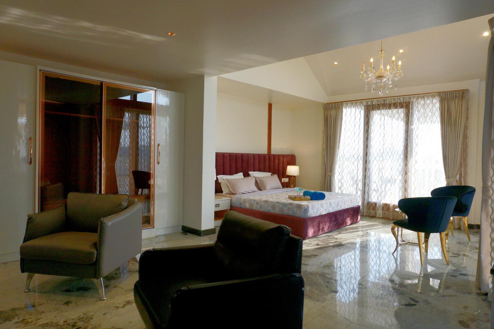 דירות העיר בנגלור The Pentouz On 100 Feet Road Indiranagar - An Urban Luxury Retreat מראה חיצוני תמונה