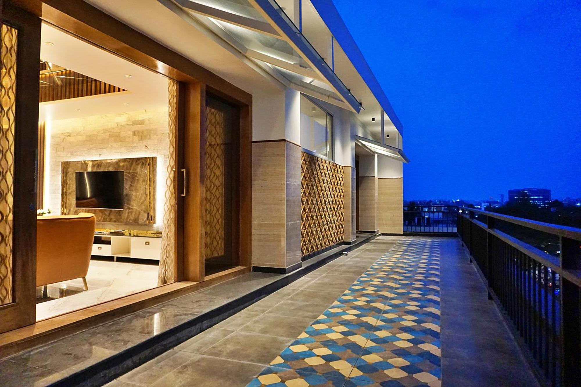 דירות העיר בנגלור The Pentouz On 100 Feet Road Indiranagar - An Urban Luxury Retreat מראה חיצוני תמונה
