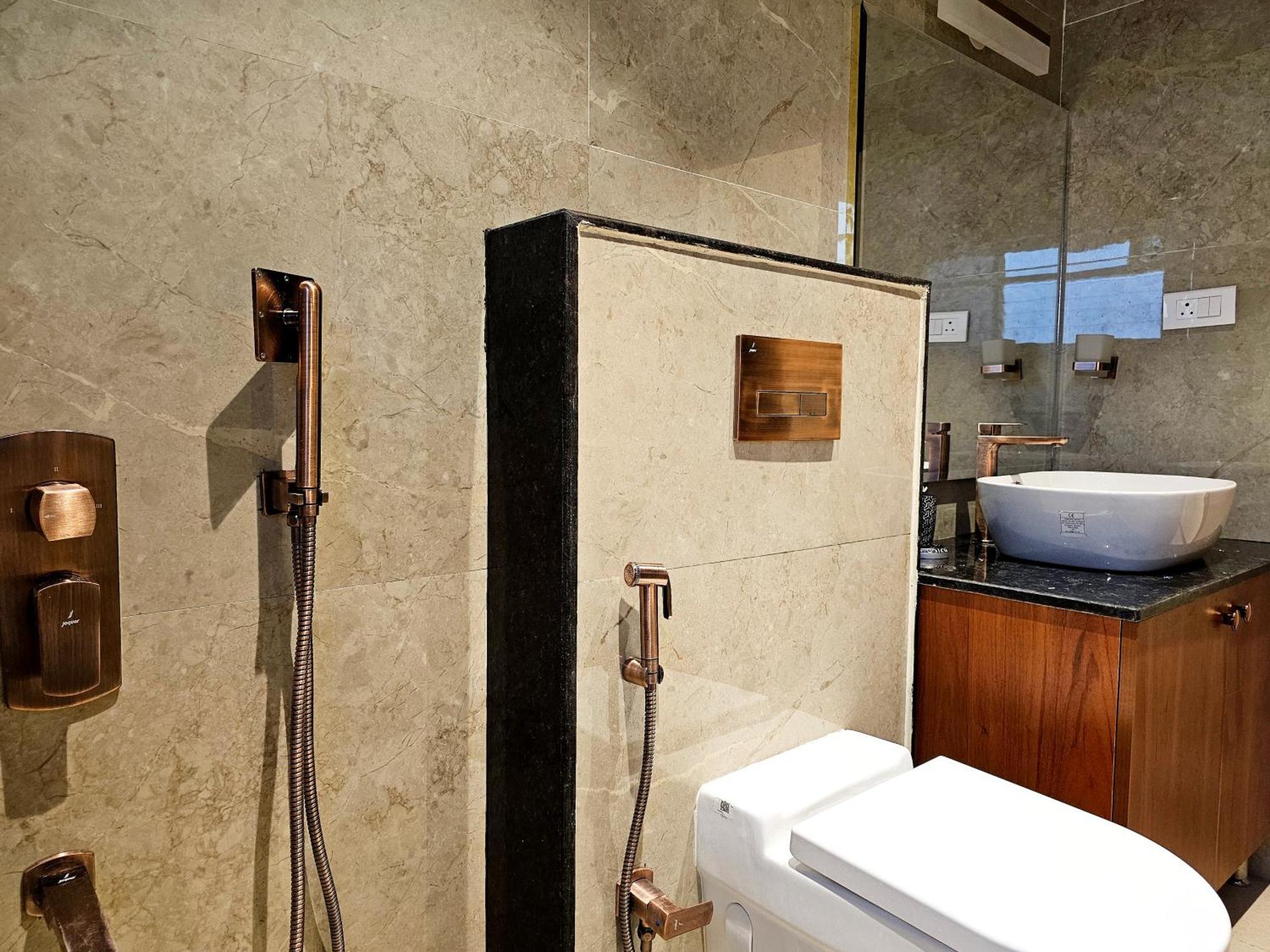 דירות העיר בנגלור The Pentouz On 100 Feet Road Indiranagar - An Urban Luxury Retreat מראה חיצוני תמונה