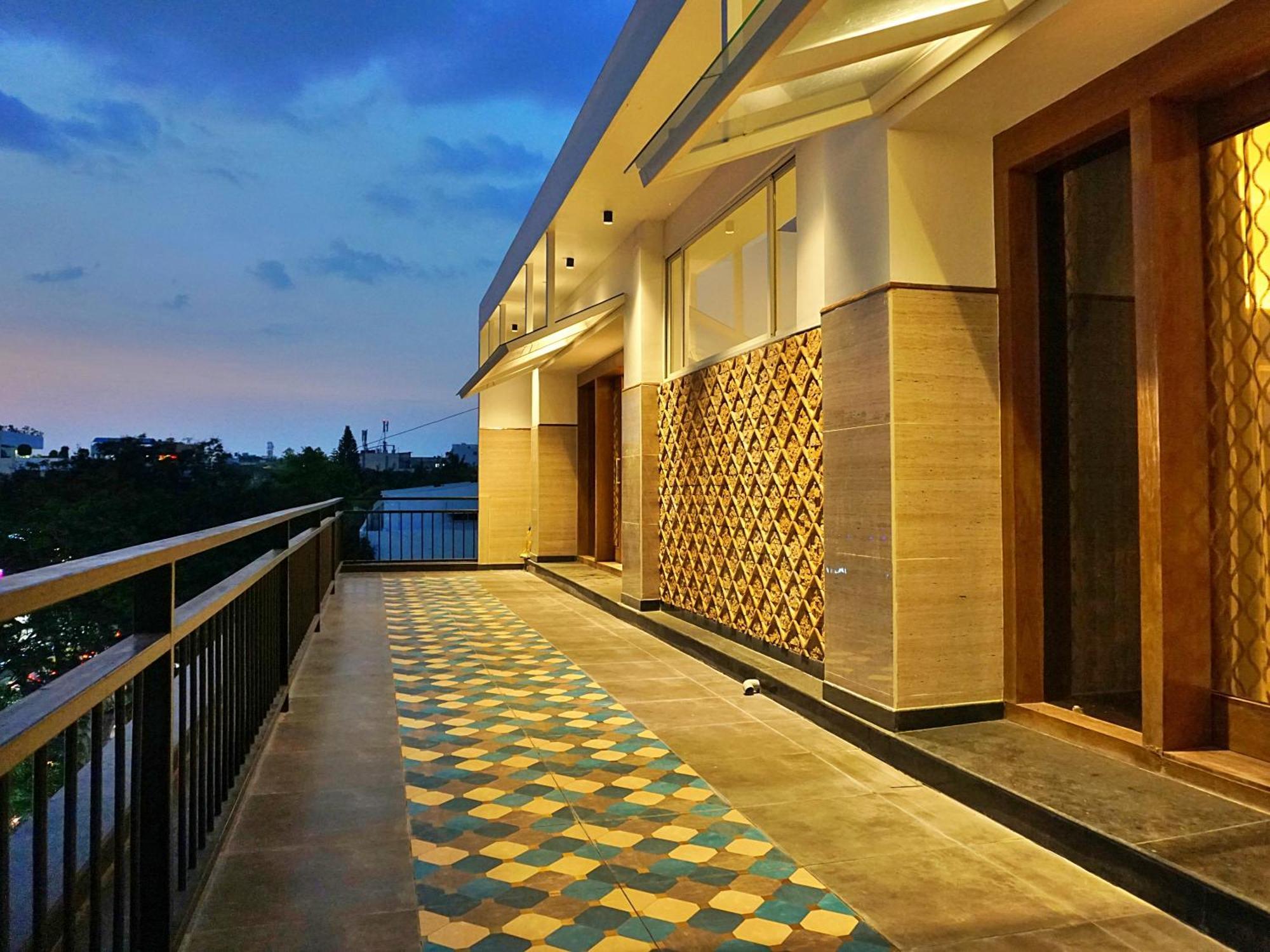 דירות העיר בנגלור The Pentouz On 100 Feet Road Indiranagar - An Urban Luxury Retreat מראה חיצוני תמונה