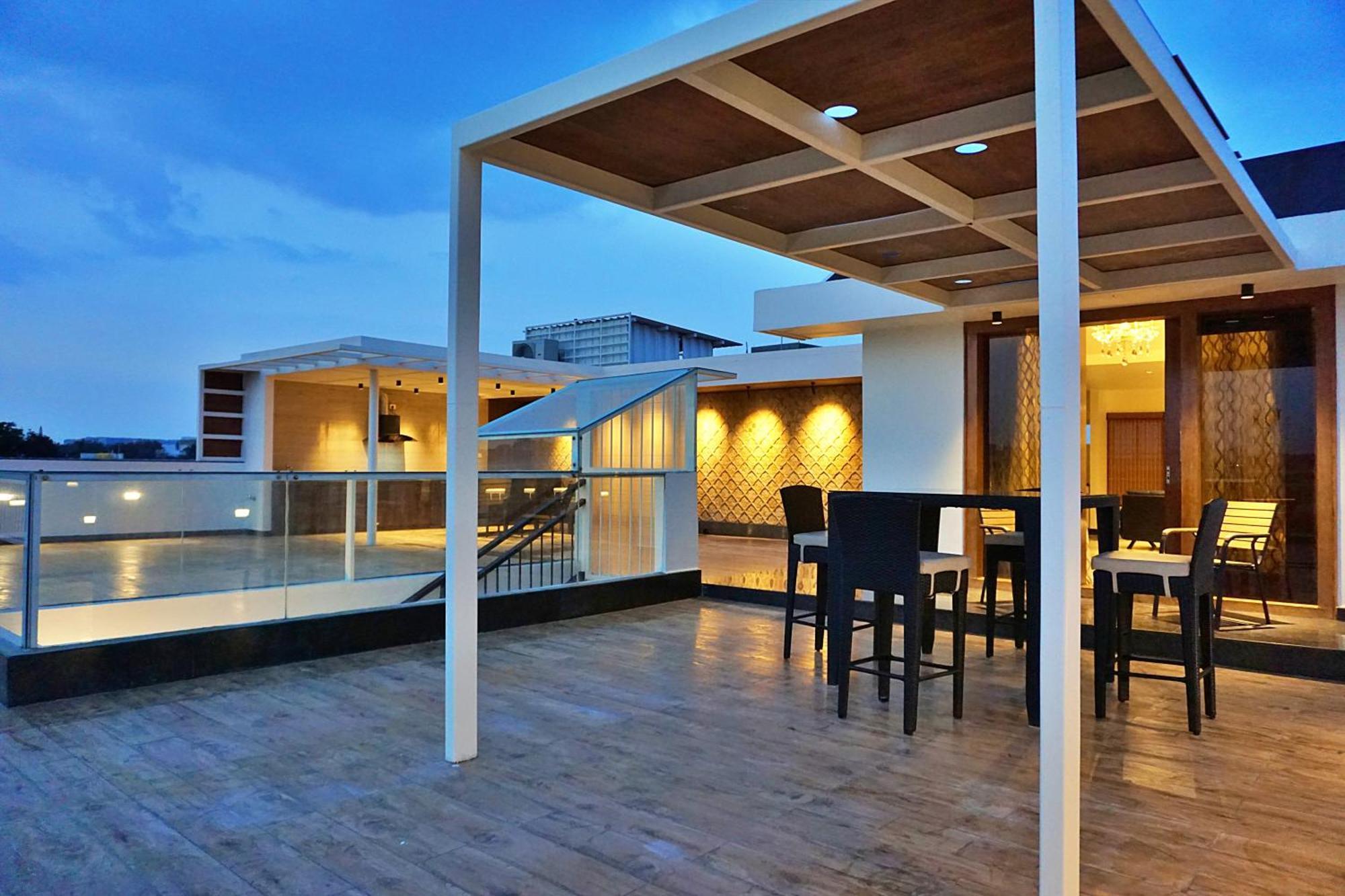 דירות העיר בנגלור The Pentouz On 100 Feet Road Indiranagar - An Urban Luxury Retreat מראה חיצוני תמונה