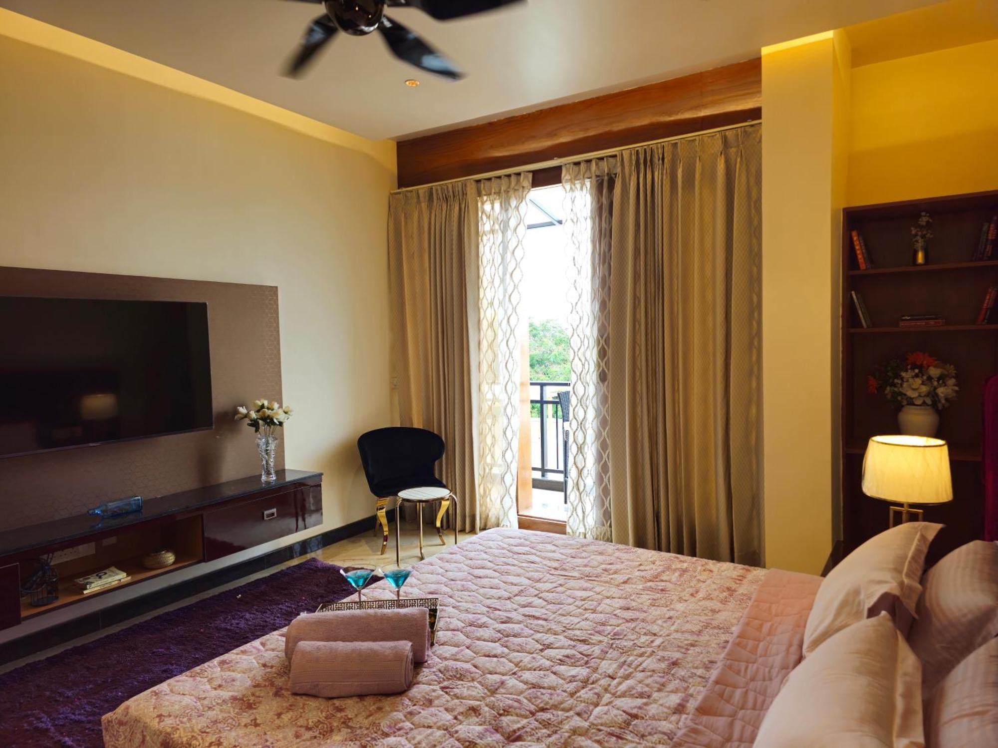 דירות העיר בנגלור The Pentouz On 100 Feet Road Indiranagar - An Urban Luxury Retreat מראה חיצוני תמונה