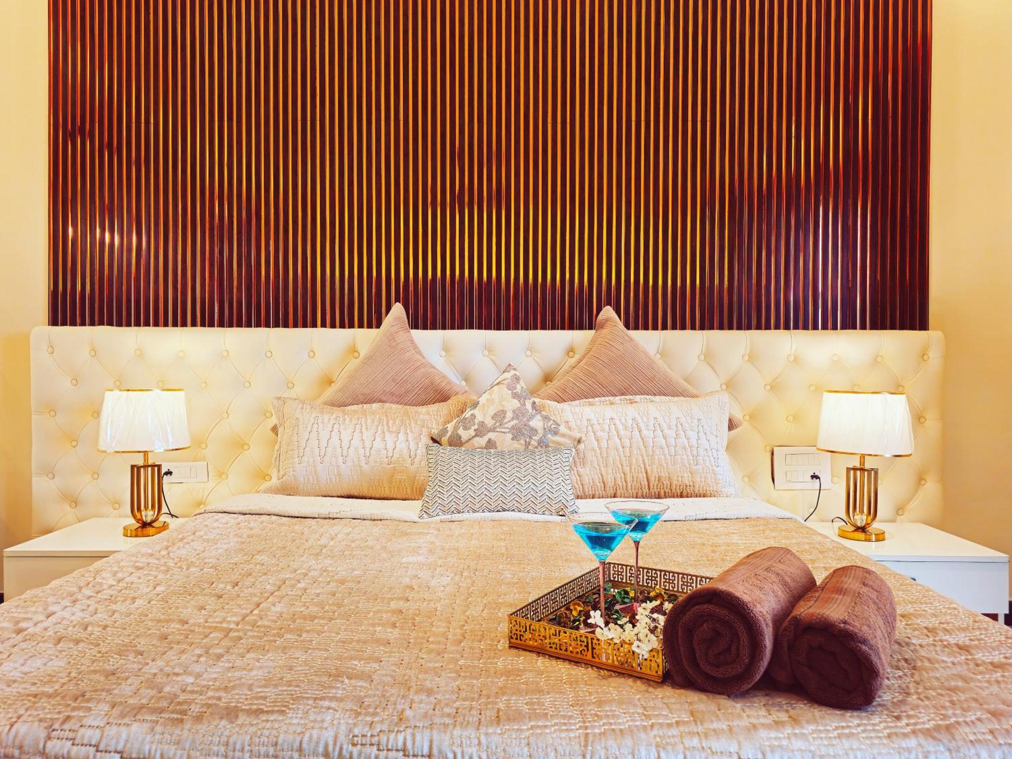 דירות העיר בנגלור The Pentouz On 100 Feet Road Indiranagar - An Urban Luxury Retreat מראה חיצוני תמונה